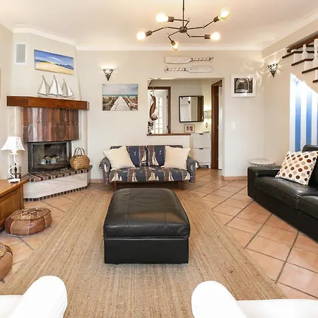 Peniche House بيت للعطل *